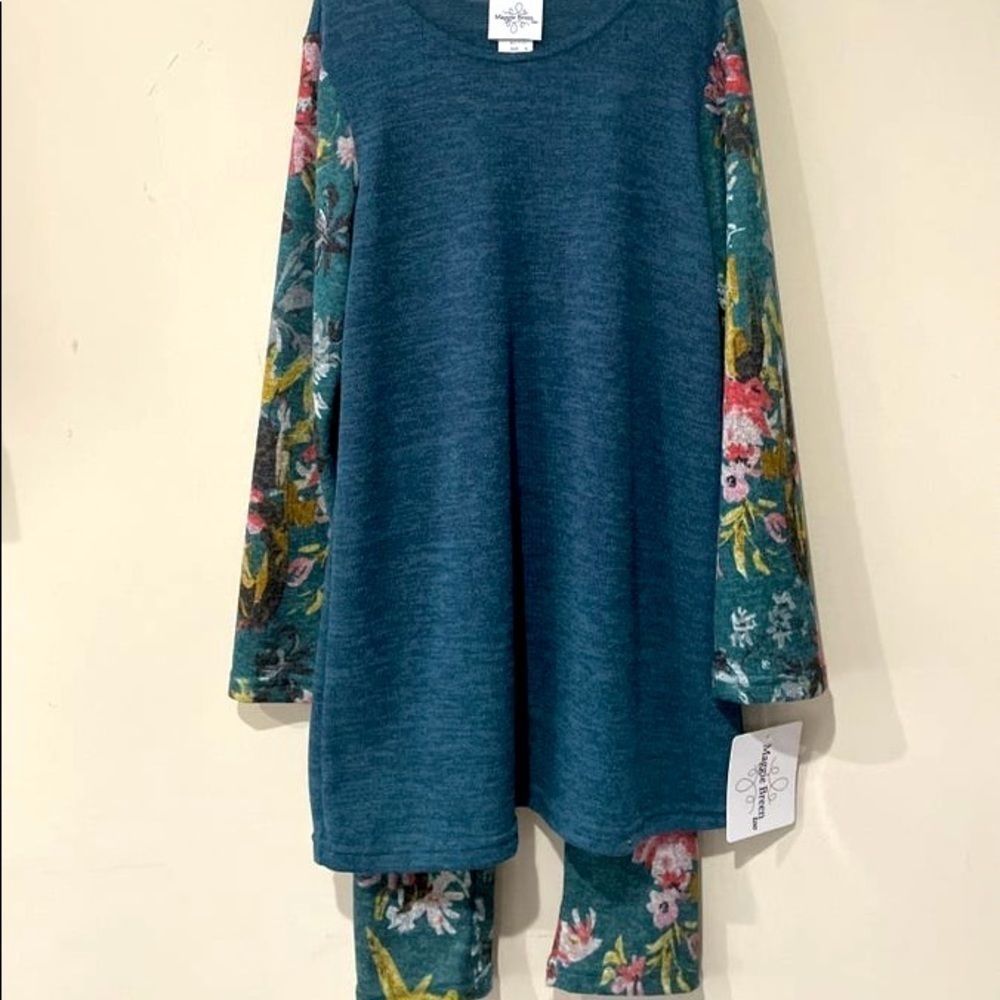 Maggie Breen Too teal floral sweater floral printed tunic with leggings set.